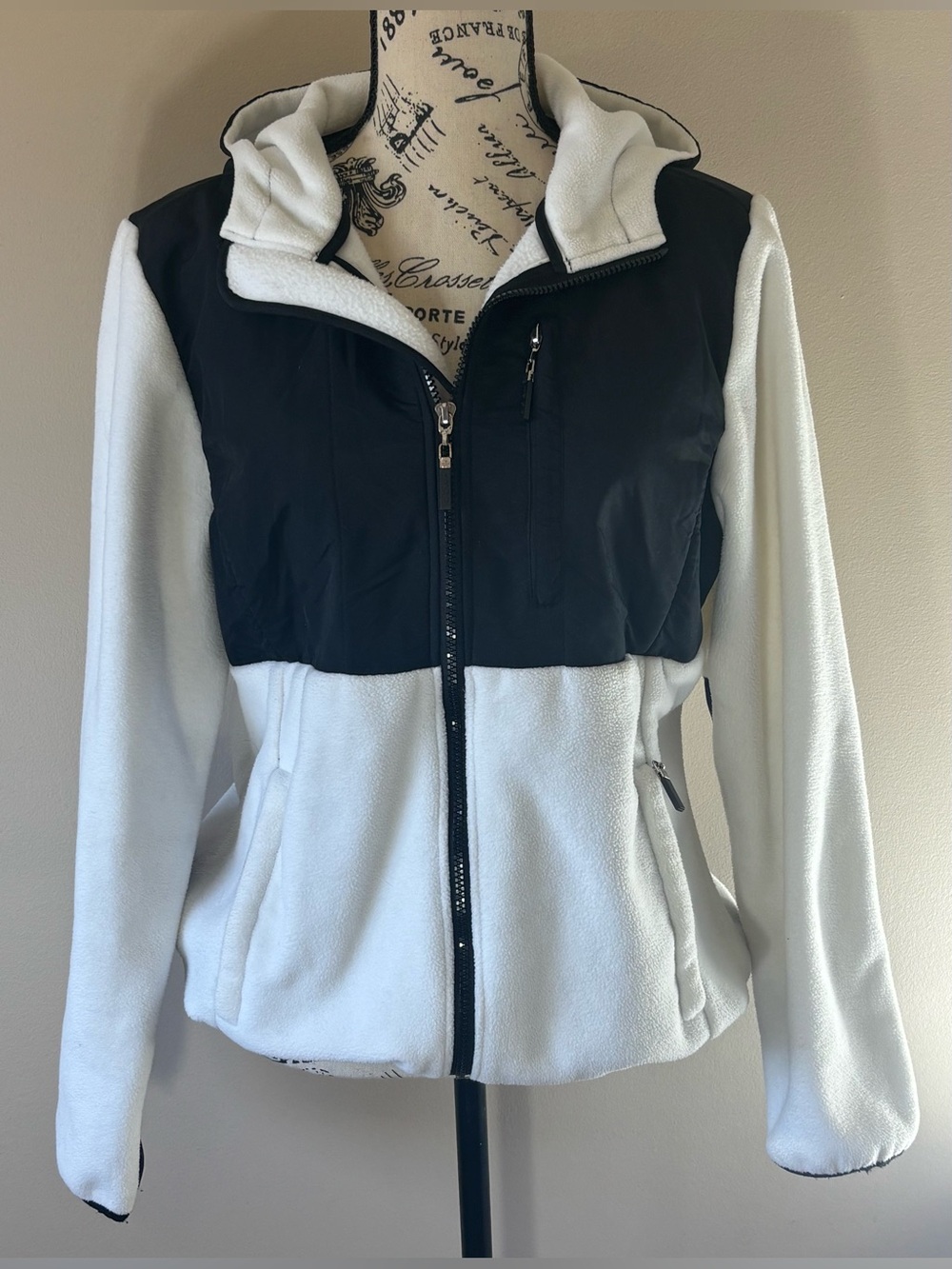 Izod women’s size Lg Two-Tone Black and White Hooded Utility Fleece Jacket